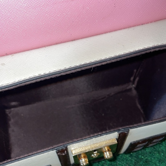 Adorable House Purse - Picture 9 of 10